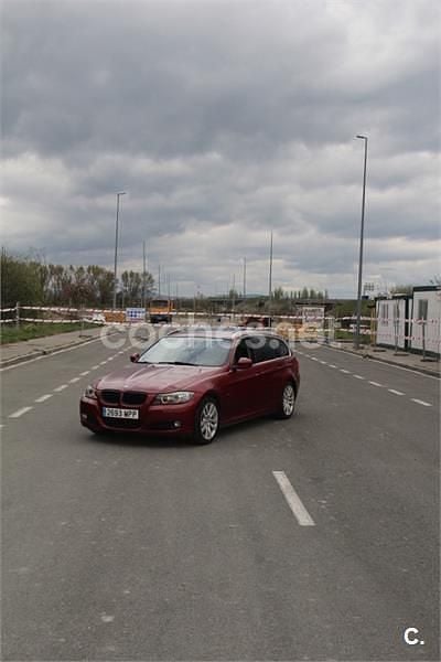 Rojo Usado 2012 BMW 318 Familiar | 11.000 € (Precio justo) - Imagen 1/4