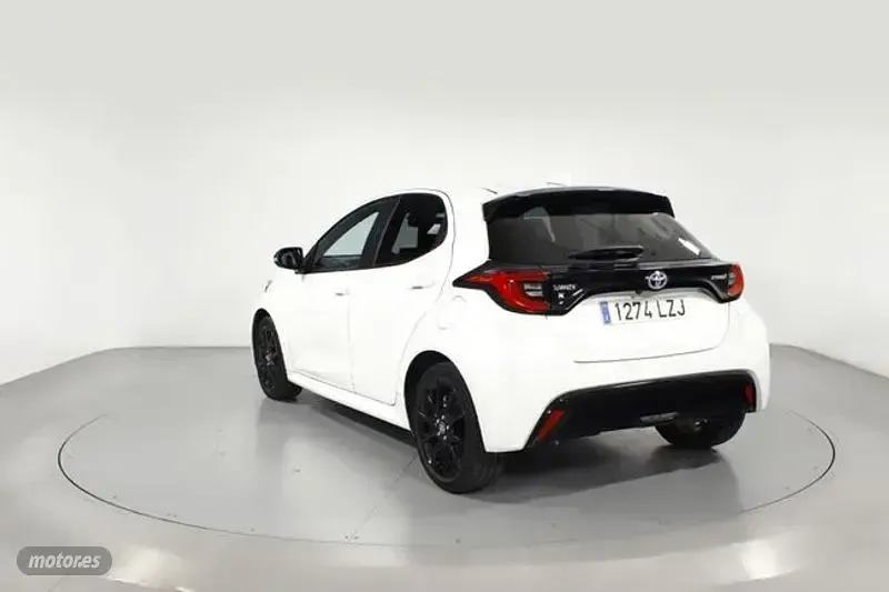 Usado Toyota Yaris Style 116 CV (85 kW) 2022 Blanco Utilitario