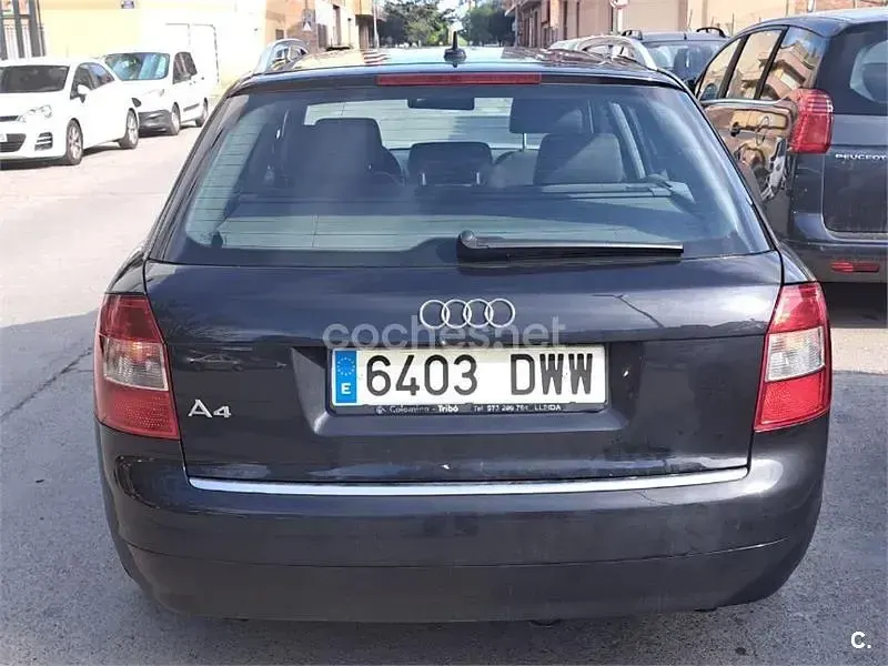 Usado Audi A4 180 CV (132 kW) 2003 Negro Familiar