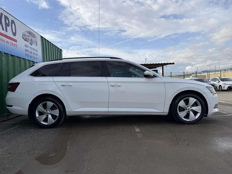 Usado Skoda Superb Ambition 150 CV (110 kW) 2016 Blanco Familiar