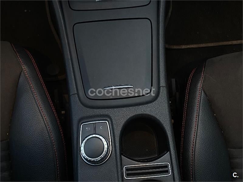 Usado Mercedes CLA200 AMG line 136 CV (100 kW) 2013 Blanco Berlina