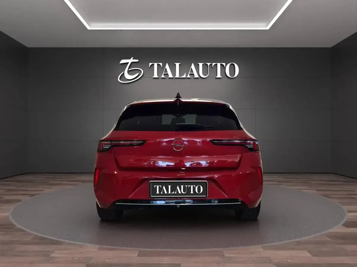 Usado Opel Astra Elegance 130 CV (95 kW) 2023 Rojo Utilitario