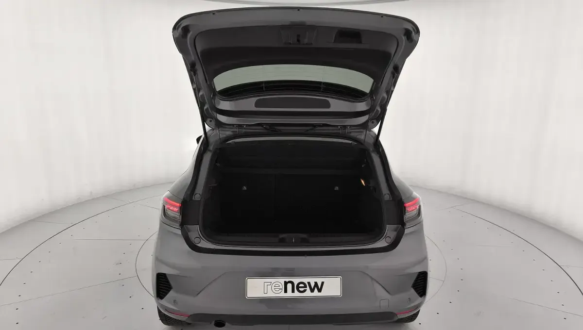 Usado Renault Clio V Evolution 100 CV (73 kW) 2025 Gris pizarra Berlina