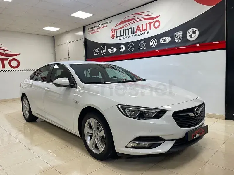 Usado Opel Insignia Selective 140 CV (102 kW) 2018 Blanco Berlina