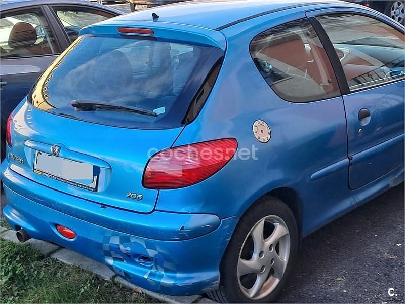 Usado Peugeot 206 90 CV (66 kW) 2000 Azul Berlina