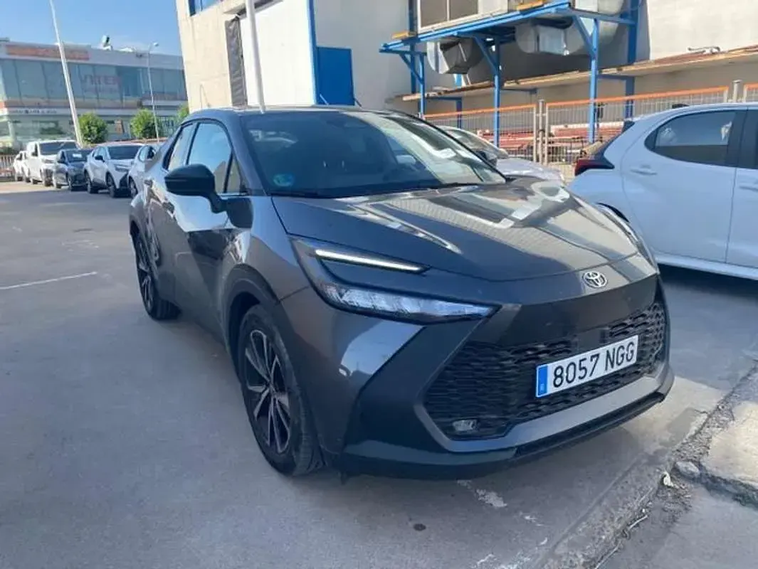 Usado Toyota C-HR Advance 140 CV (102 kW) 2025 Gris SUV
