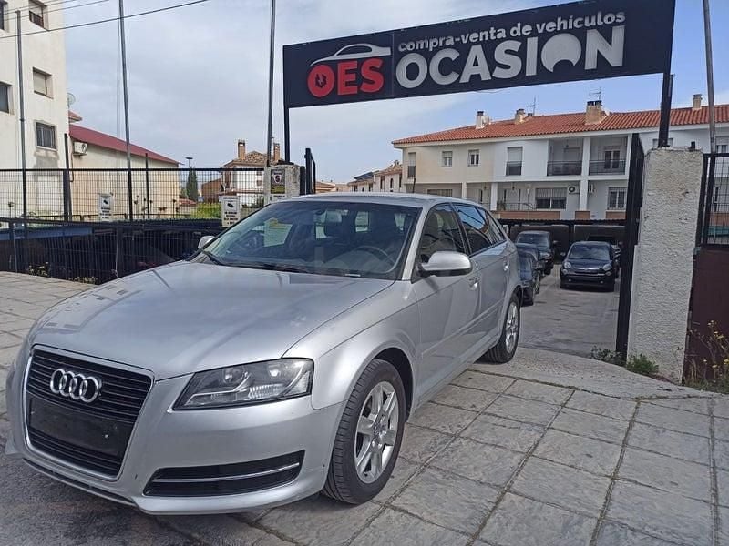 Usado Audi A3 Ambiente 105 HP (77 kW) 2013 Cinzento Sedan