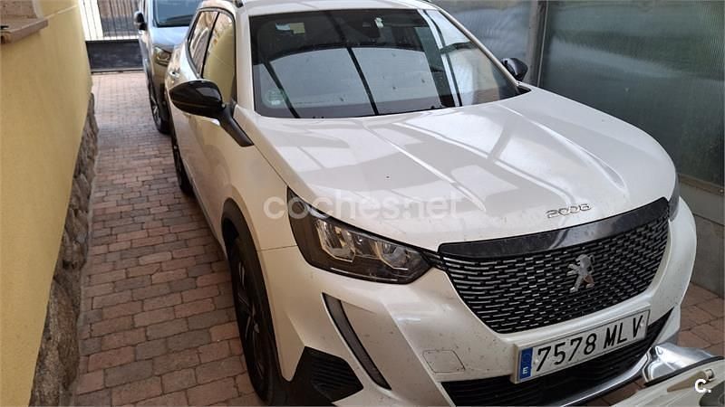 Usado Peugeot 2008 Allure 130 CV (95 kW) 2023 Blanco SUV