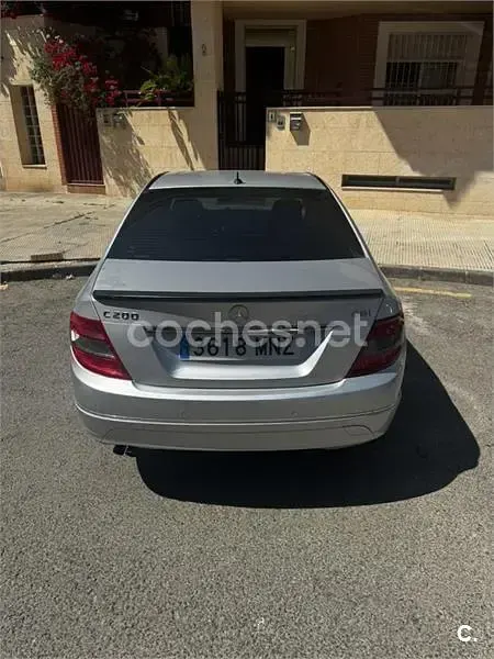 Usado Mercedes C200 136 CV (100 kW) 2009 Gris / plata Berlina