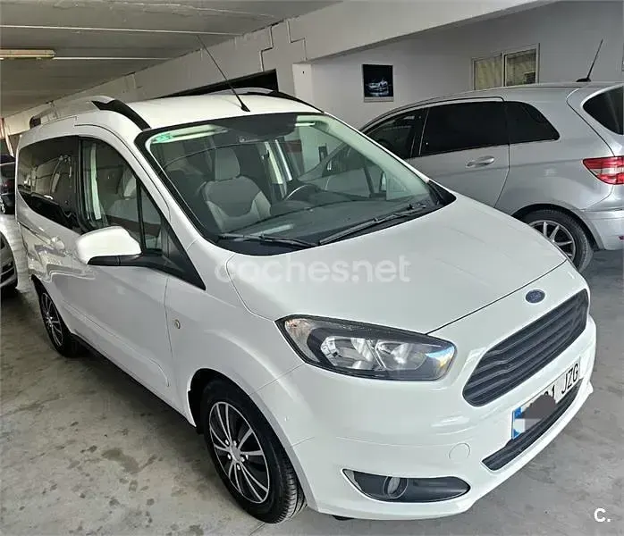 Usado Ford Tourneo Courier Sport 100 CV (73 kW) 2017 Blanco Monovolumen