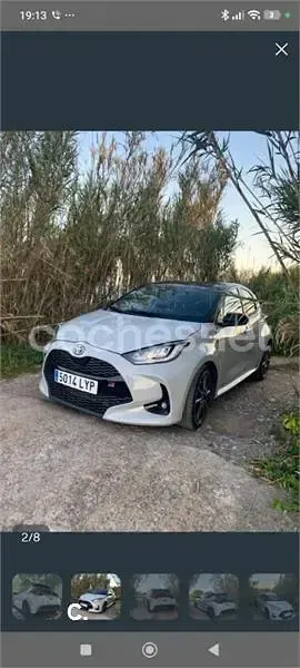 Usado Toyota Yaris Hybrid Edition 116 CV (85 kW) 2022 Gris / plata Berlina