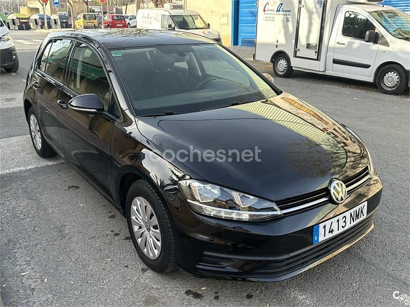 Usado VW Golf VII Advance 115 HP (84 kW) 2020 Preto Sedan