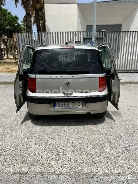 Usado Peugeot 1007 75 CV (55 kW) 2005 Gris / plata Monovolumen