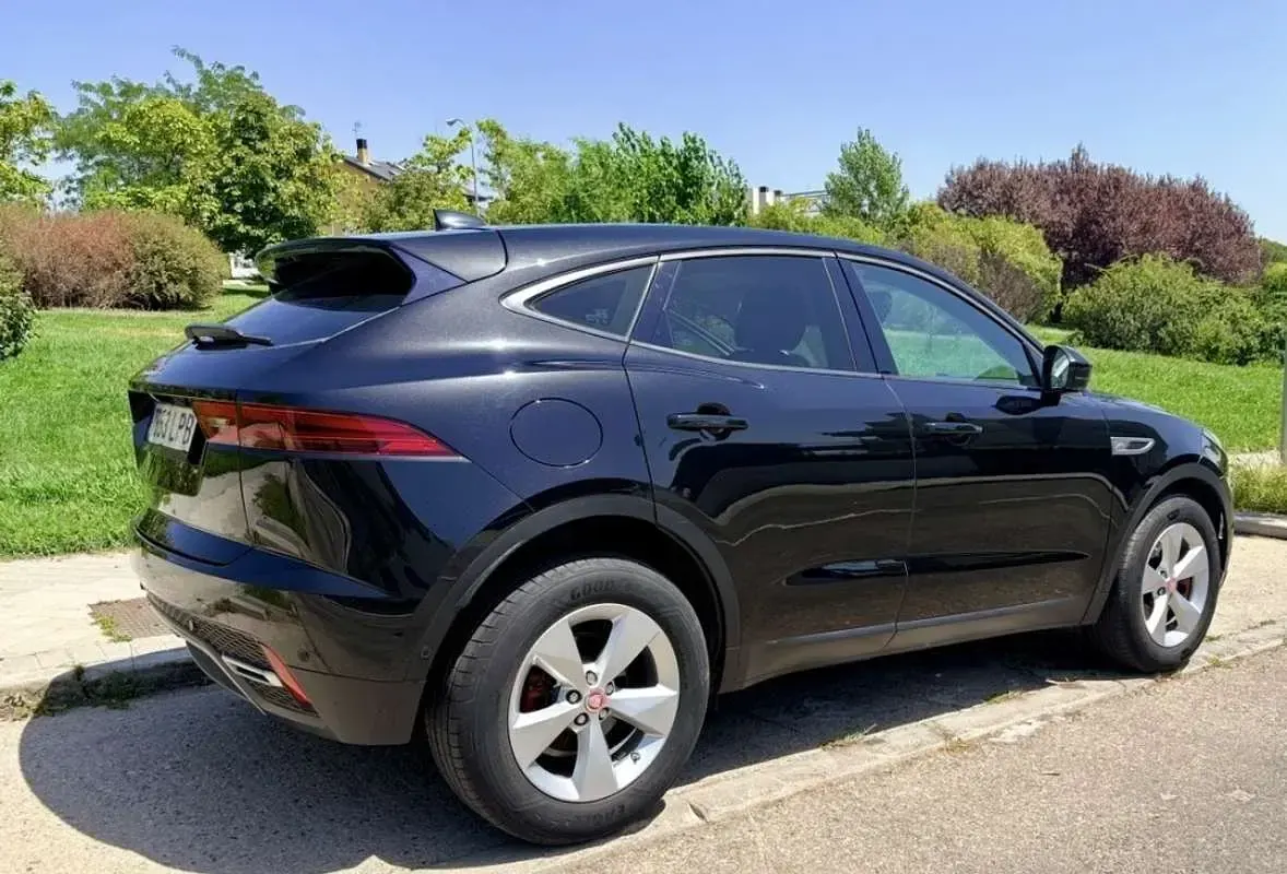 Usado Jaguar E-Pace R-Dynamic 160 CV (117 kW) 2022 Negro SUV