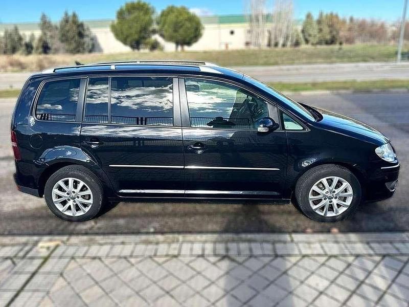 Usado VW Touran Sport 140 CV (102 kW) 2009 Negro Monovolumen