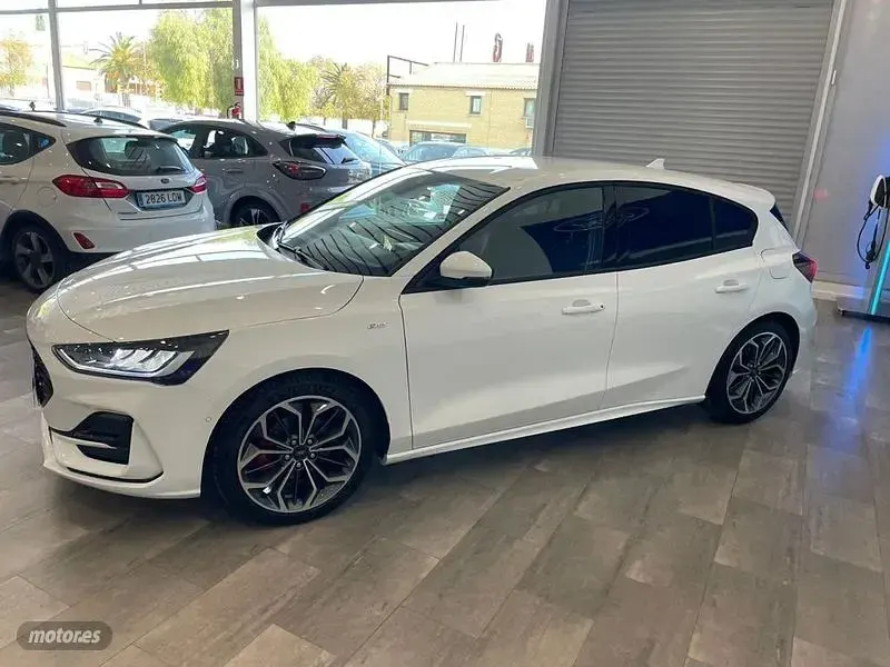 Nuevo Ford Focus ST-Line X 125 CV (91 kW) 2025 Blanco Berlina