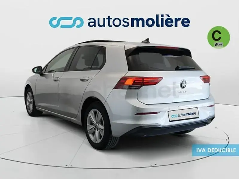 Usado VW Golf VIII Life 115 CV (84 kW) 2021 Gris / plata Berlina