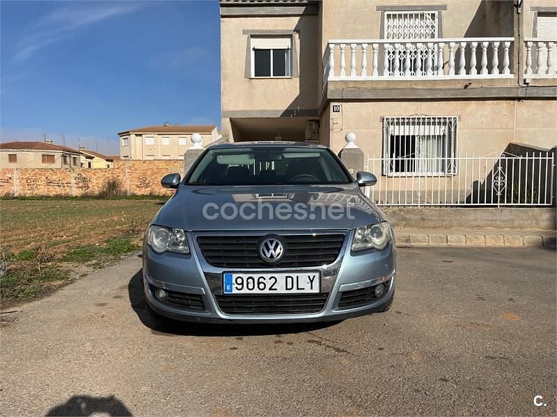 Azul Usado 2005 VW Passat Advance Berlina | 3650 € (Precio justo) - Imagen 1/4