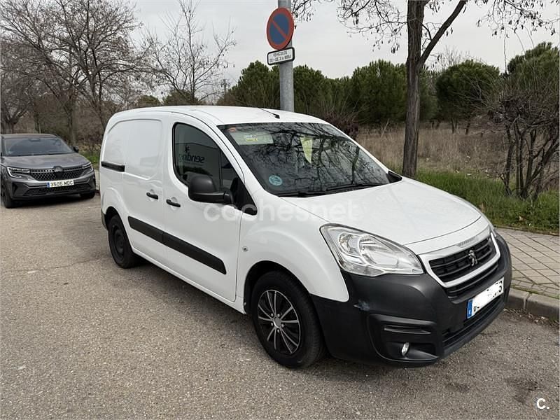 Usado Peugeot Partner Tepee Access 75 CV (55 kW) 2016 Blanco Monovolumen