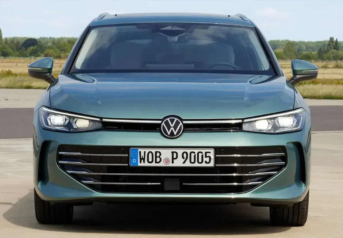 Usado VW Passat Executive 122 CV (89 kW) 2022 Negro Familiar