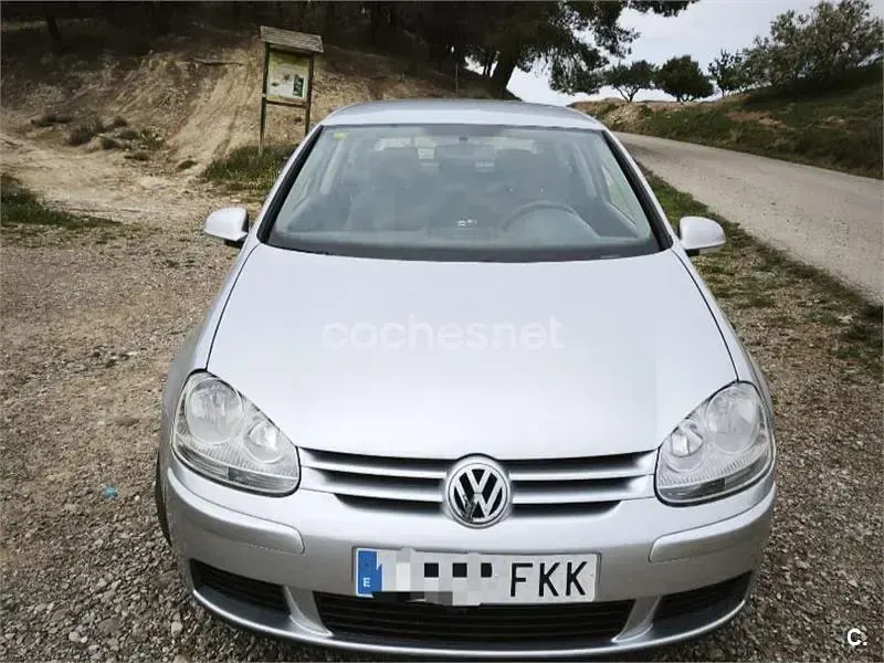 Usado VW Golf V Sportline 105 CV (77 kW) 2007 Gris / plata Berlina
