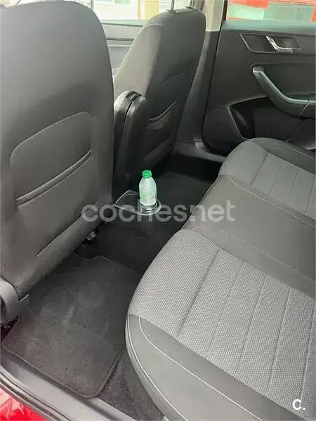 Usado Skoda Rapid Elegance 116 CV (85 kW) 2014 Rojo Utilitario