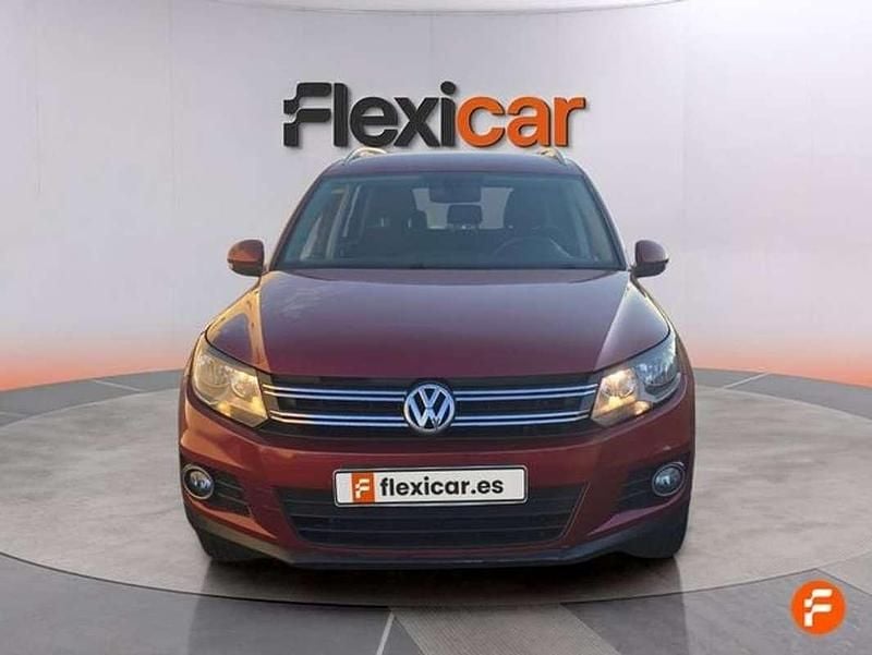 Käytetty VW Tiguan Business 140 HP (102 kW) 2015 Punainen Katumaasturi