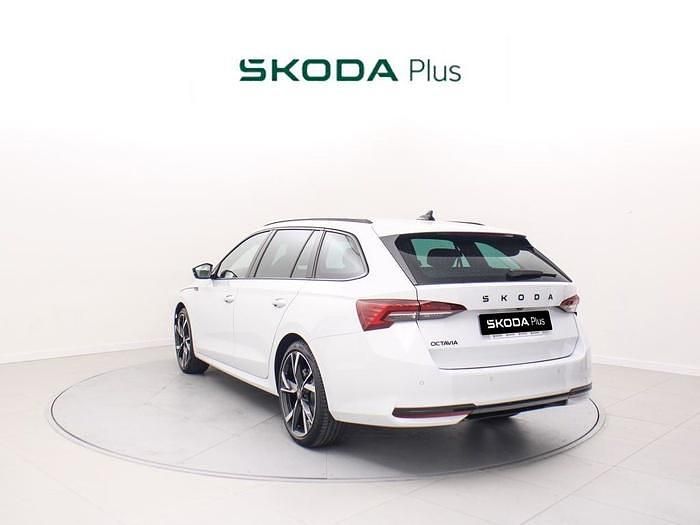 Usado Skoda Octavia SportLine 150 CV (110 kW) 2025 Blanco Familiar