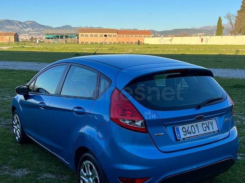 Usado Ford Fiesta Trend 68 CV (50 kW) 2010 Azul Utilitario
