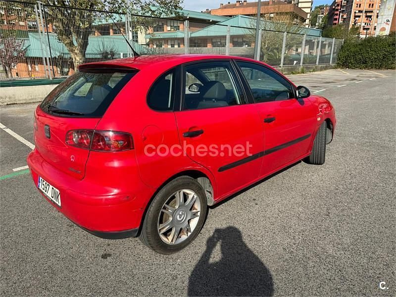Usado Seat Ibiza Fresh 64 CV (47 kW) 2005 Rojo Utilitario