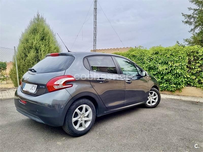 Usado Peugeot 208 Style 82 CV (60 kW) 2015 Gris / plata Utilitario