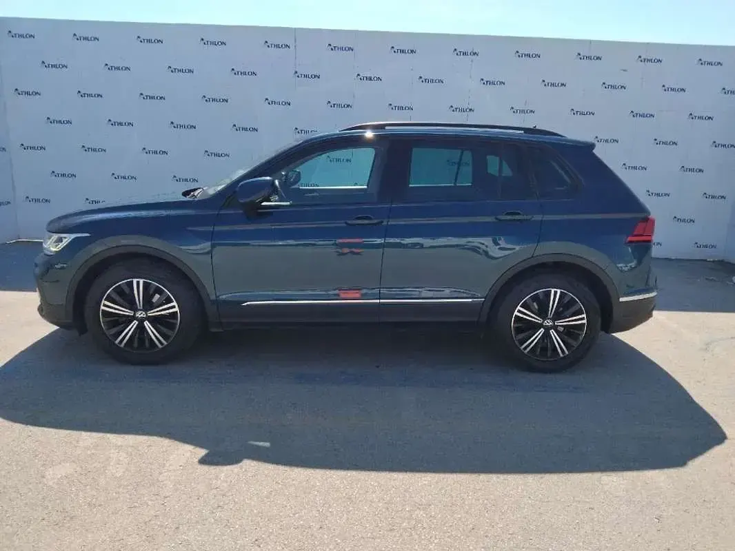 Usado VW Tiguan Life 150 CV (110 kW) 2021 Azul SUV