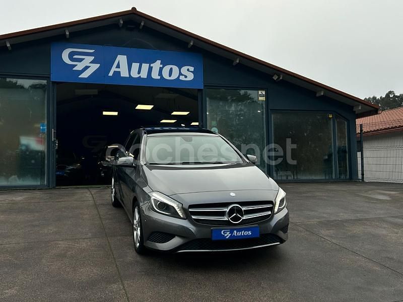 Gris / plata Usado 2015 Mercedes A180 Urban Berlina | 14.000 € (Precio justo) - Imagen 1/4