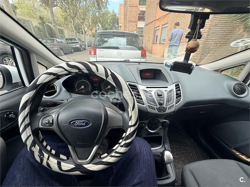 Usado Ford Fiesta Trend 68 CV (50 kW) 2010 Blanco Utilitario