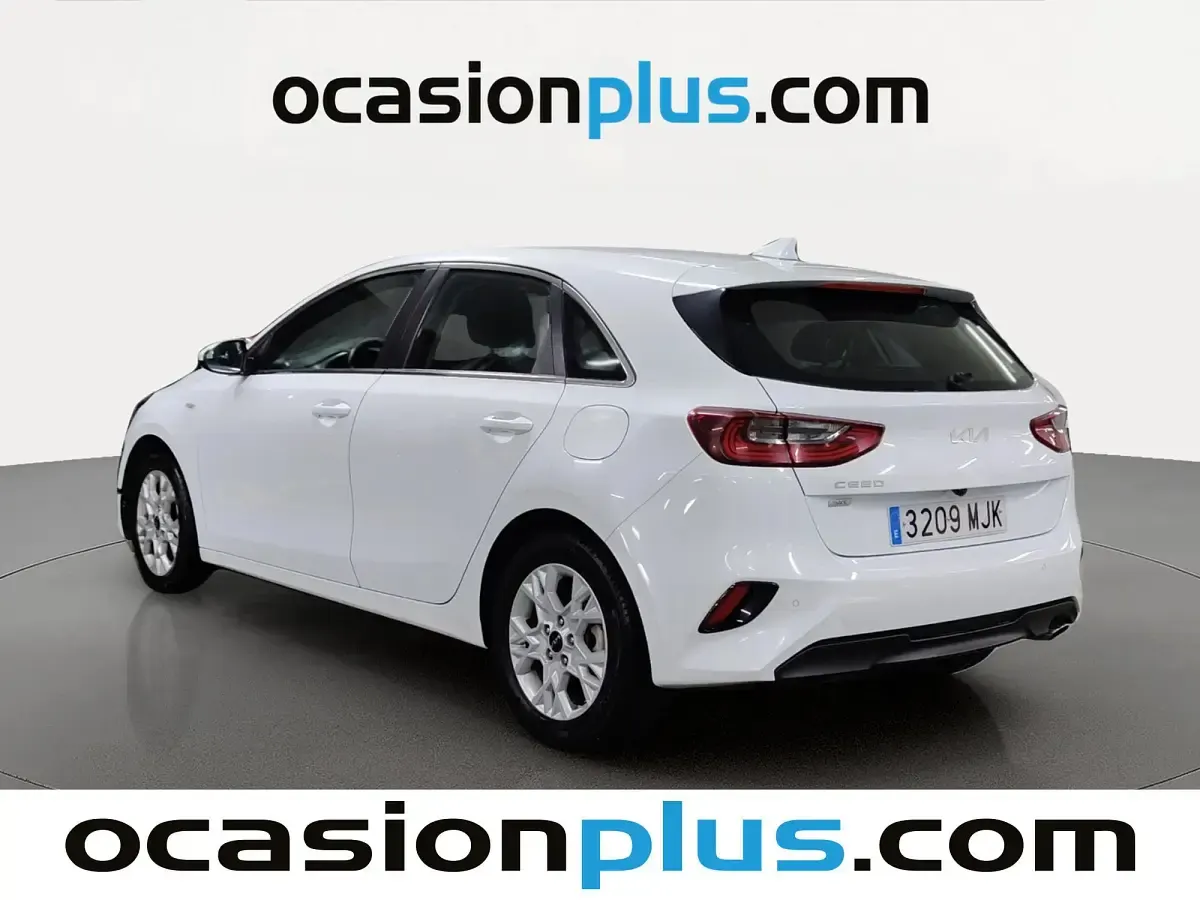 Usado Kia Ceed 136 CV (100 kW) 2023 Blanco Utilitario