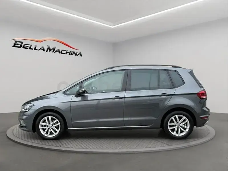 Usado VW Golf Sportsvan Advance 115 CV (84 kW) 2019 Gris / plata Monovolumen