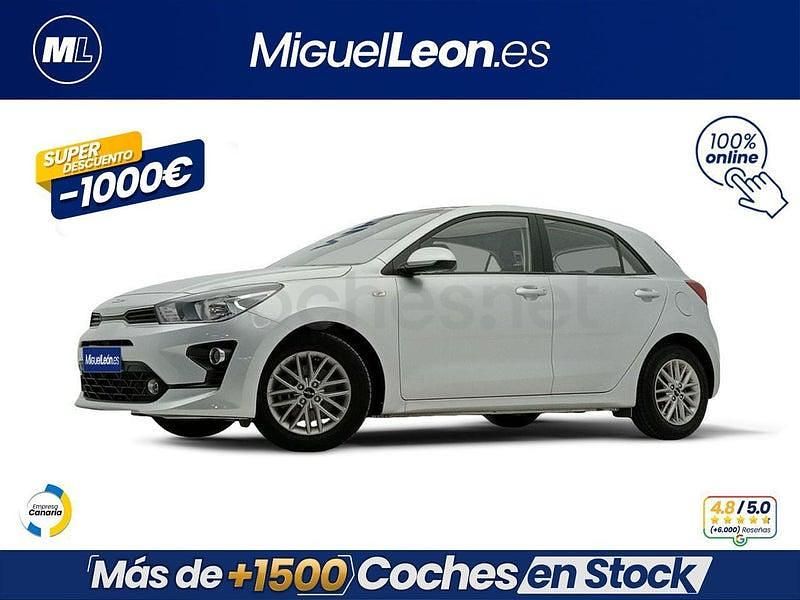 Usado Kia Rio 100 CV (73 kW) 2023 Gris / plata Berlina