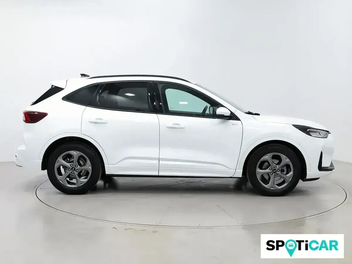 Usado Ford Kuga ST-Line 150 CV (110 kW) 2025 Blanco SUV