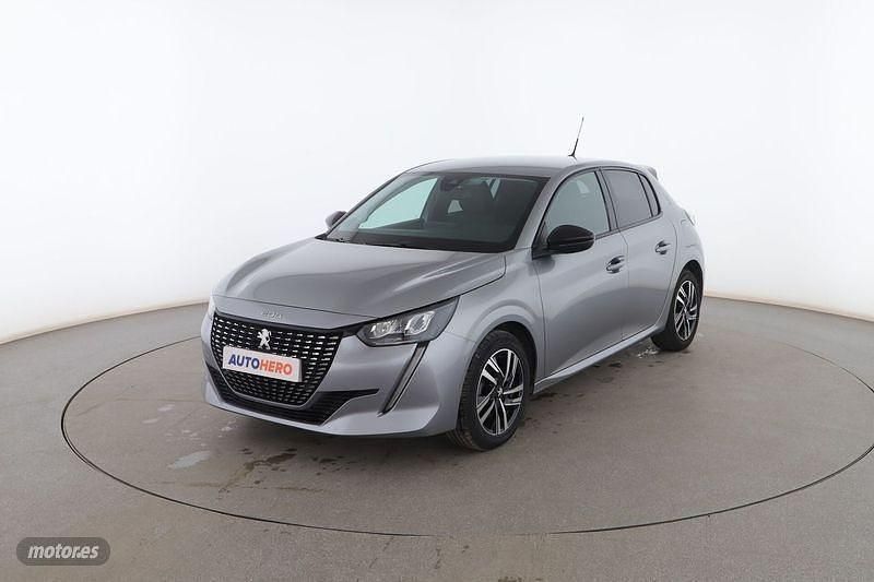 Gris Usado 2023 Peugeot 208 Allure Utilitario | 15.999 € (Precio justo) - Imagen 1/3