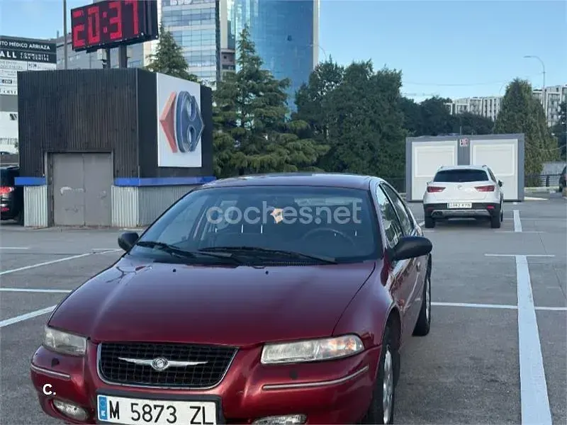 Usado Chrysler Stratus 131 CV (96 kW) 2000 Granate Berlina