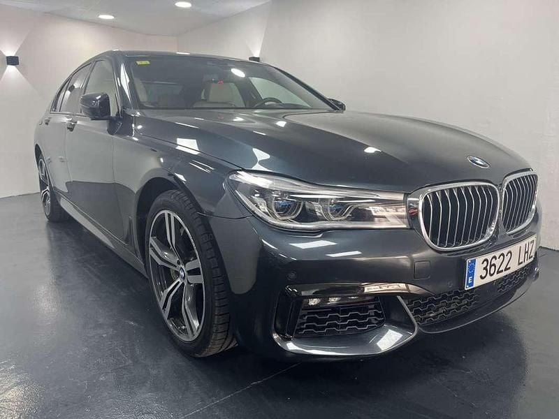 Usado BMW 750 M Sport 449 CV (330 kW) 2016 Gris Berlina