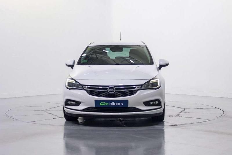 Usado Opel Astra Innovation 136 CV (100 kW) 2019 Blanco Familiar