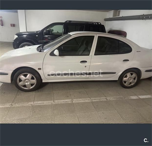 Usado Renault Mégane 95 CV (69 kW) 1999 Blanco Berlina