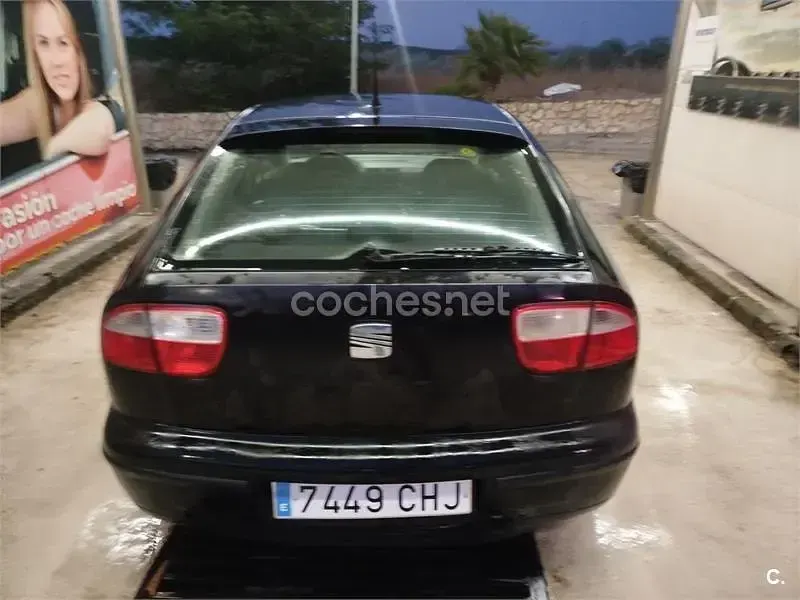 Usado Seat Leon 125 CV (91 kW) 2003 Negro Utilitario