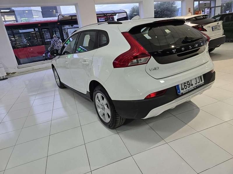 Usado Volvo V40 Summum 120 CV (88 kW) 2016 Blanco SUV