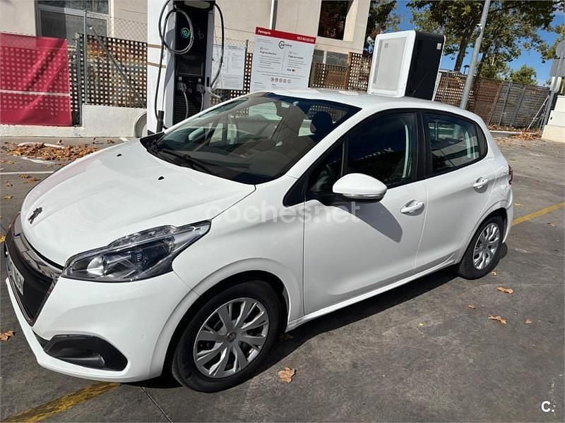 Blanco Usado 2019 Peugeot 208 Active Utilitario | 7250 € (Super precio) - Imagen 1/4