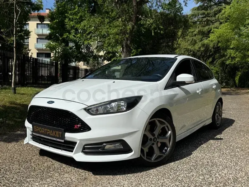 Usado Ford Focus ST 250 CV (183 kW) 2016 Blanco Berlina