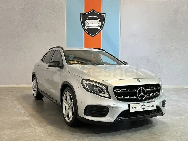 Usado Mercedes GLA180 122 CV (89 kW) 2019 Gris / plata SUV