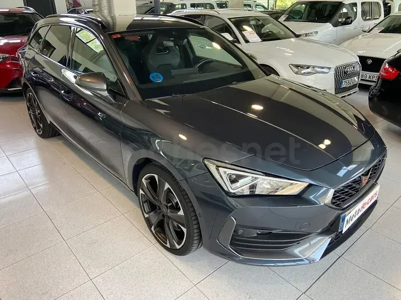 Usado Cupra Leon VZ 245 CV (180 kW) 2021 Gris / plata Familiar