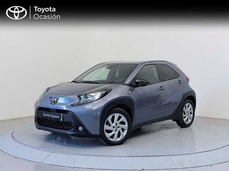 Usado Toyota Aygo X Play 72 CV (52 kW) 2025 Gris / plata SUV